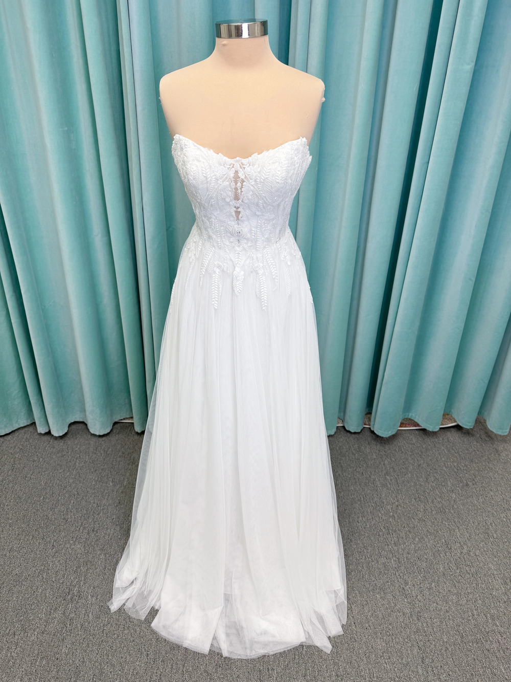 Strapless Lace A-line Wedding Dress with Beaded Bodice and Tulle Skirt Sz 8